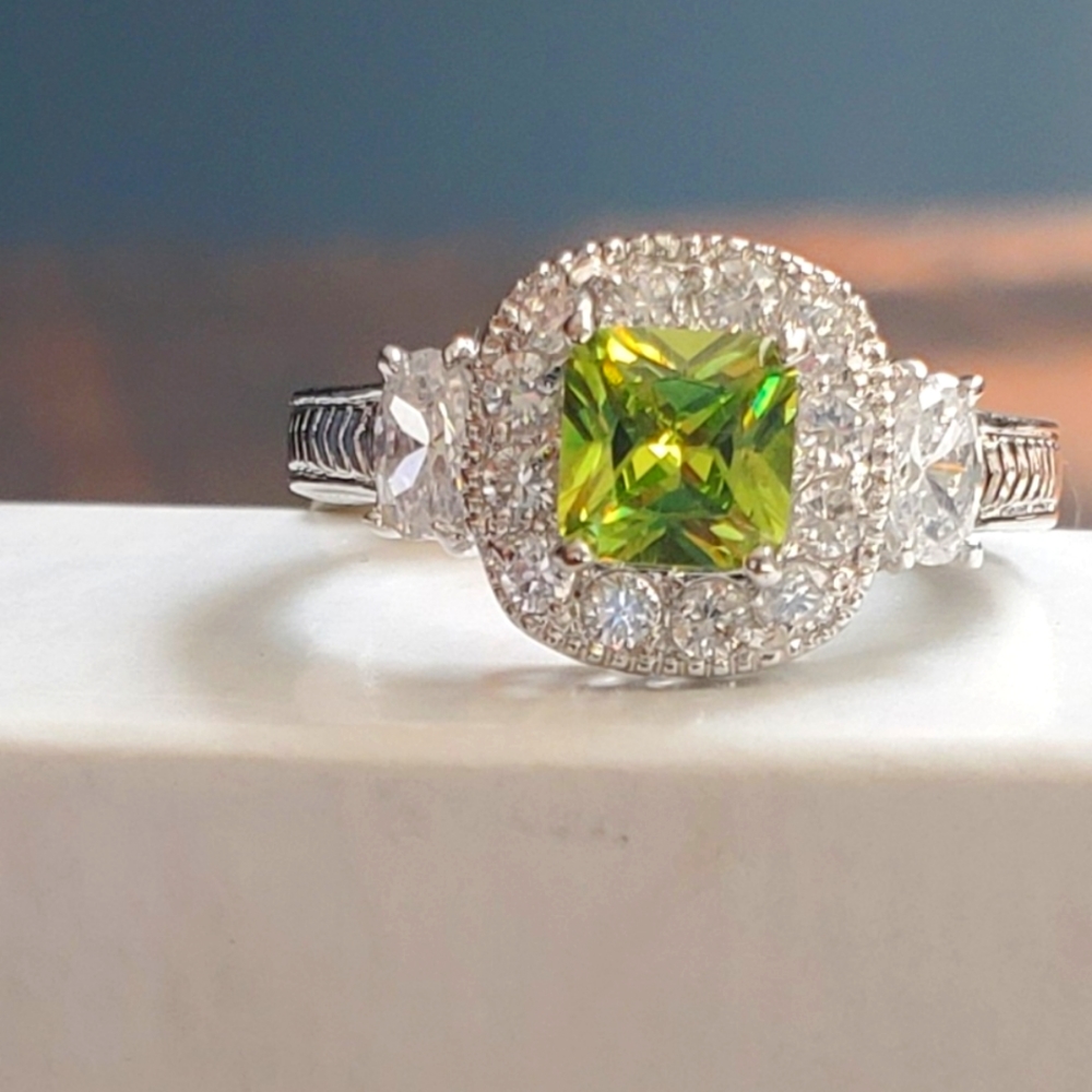 Peridot / Cubic zirconia ring